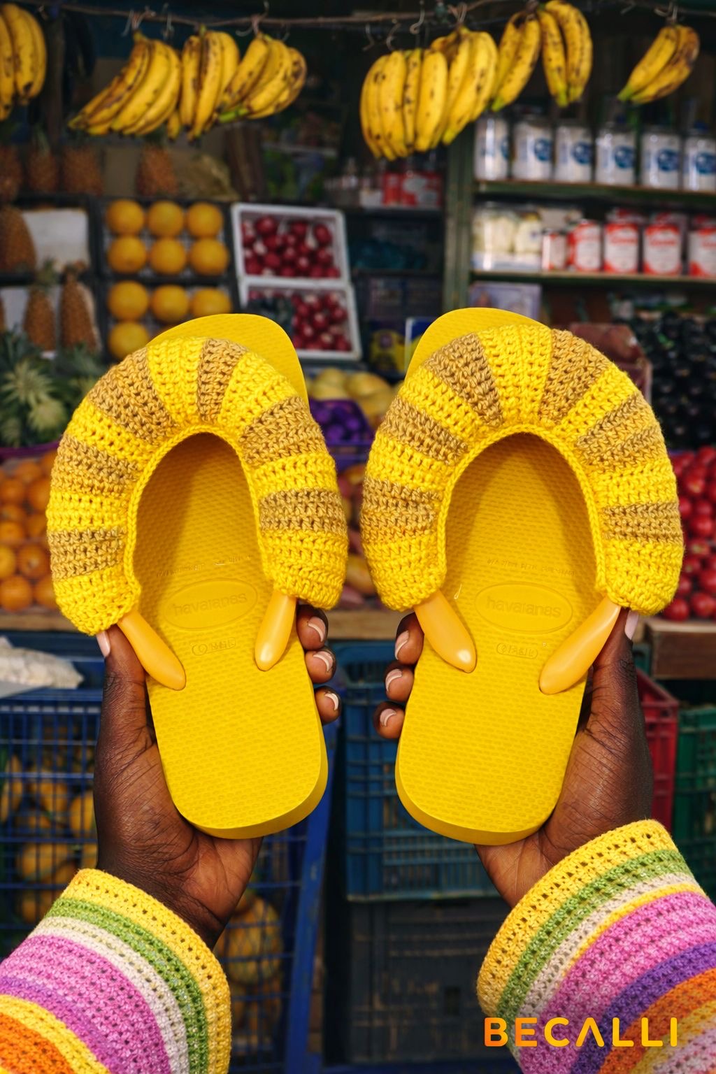 Havaiana com crochê amarelo
